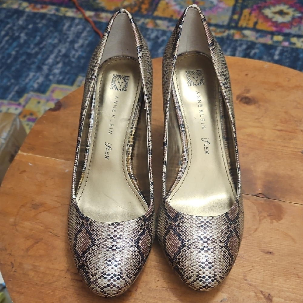 Anne Klein Snakeskin Pattern Heels Size 8 Beige And Black 3 Inch Heels